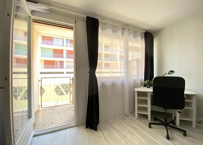 Cosy, Spacieux Avec 3 Chambres Et Espaces De Travail - Pres Bas